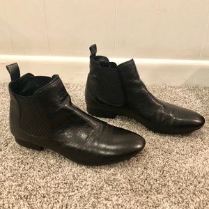 Born Trisha Bootie - black leather size 8